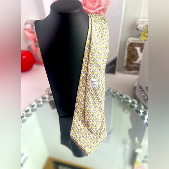 Hermes yellow and blue Silk Geometric Pattern Tie 60’ - Picture 7 of 7